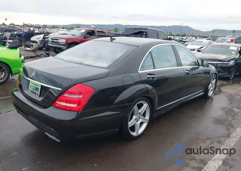 2010 Mercedes-Benz S 550 z USA, uszkodzony, nr VIN WDDNG7BB5AA331814